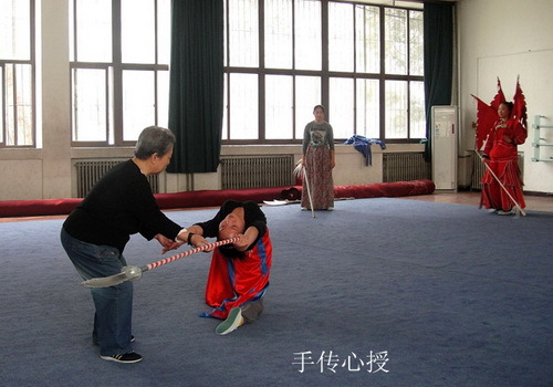 13涓夌瓑濂栥€婃墜浼犲績鎺堛€嬩綔鑰咃細璧靛浗绾璋冩暣澶у皬 13涓夌瓑濂栥€婃墜浼犲績鎺堛€嬩綔鑰咃細璧靛浗绾璋冩暣澶у皬
