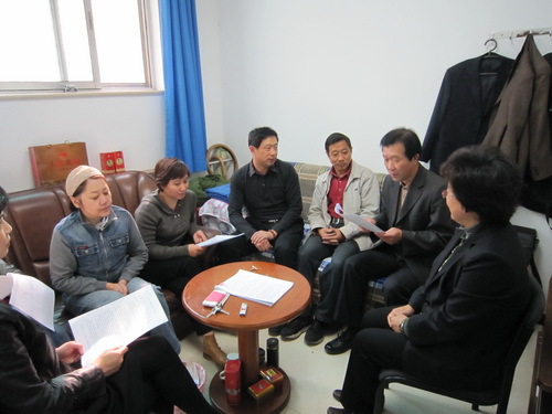 行政党支部组织党员开展群众路线学习_调整大小