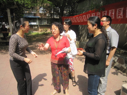 学院开展少儿戏剧场六一演出向社区赠票活动_调整大小