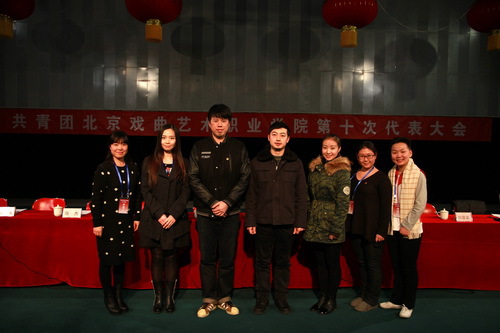 12第十届团委委员合影_调整大小