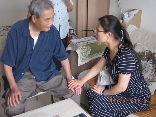 栾海燕主任慰问老党员刘文林同志_调整大小