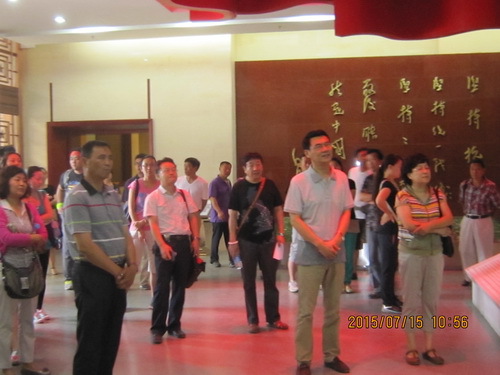 1学院党员在抗战馆参观展览.1_调整大小